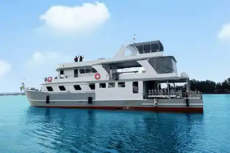 MV Lapat side view